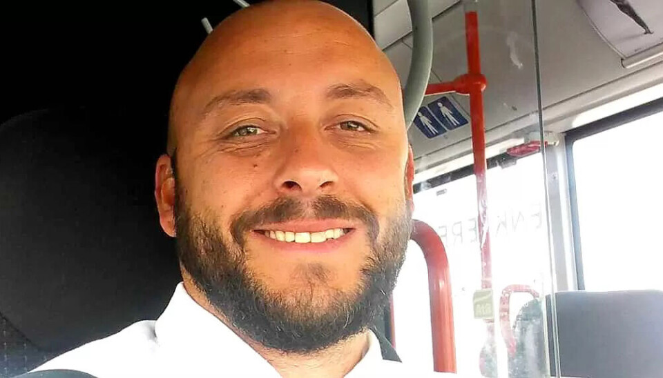 HILSER: – Kollegene mine på andre ruter forteller også om langt blidere passasjerer nå, sier Morten Andre. HILSER: – Kollegene mine på andre ruter forteller også om langt blidere passasjerer nå, sier Morten Andre.