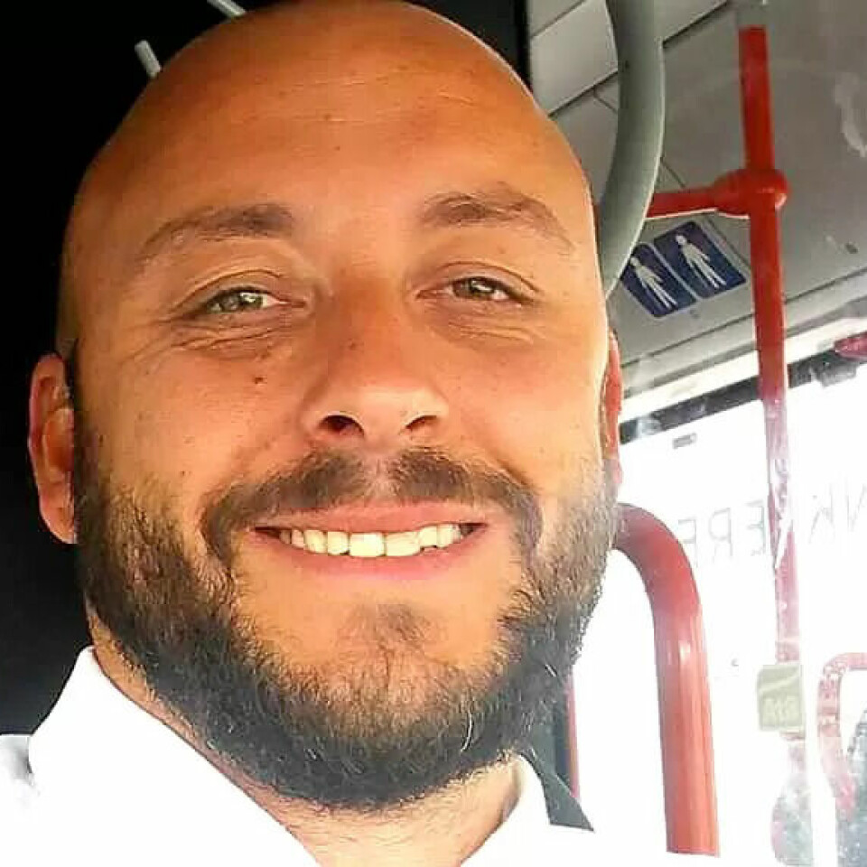 HILSER: – Kollegene mine på andre ruter forteller også om langt blidere passasjerer nå, sier Morten Andre. HILSER: – Kollegene mine på andre ruter forteller også om langt blidere passasjerer nå, sier Morten Andre.