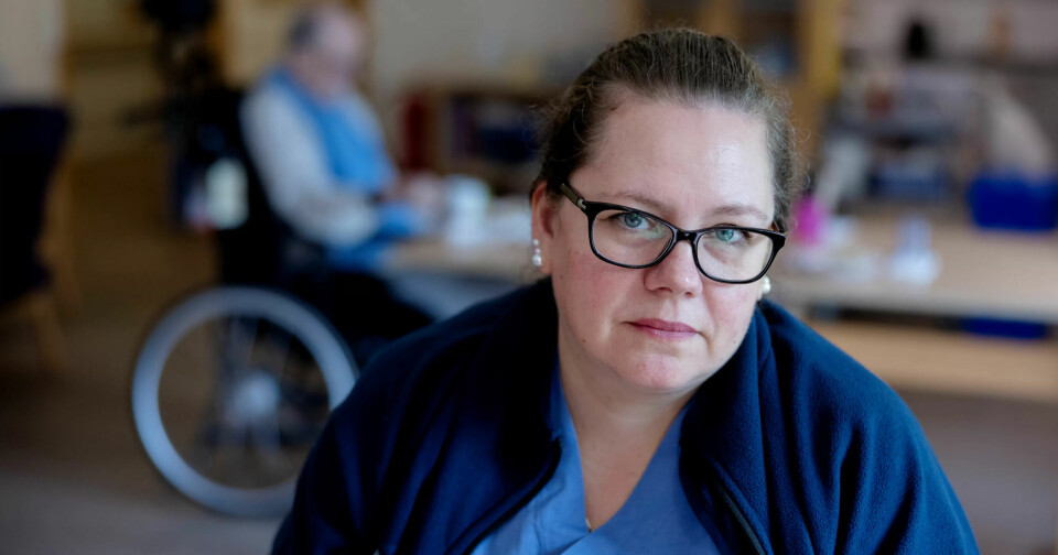 Helsefagarbeider Solveig Irene Skjerve er leder av Fagforbundet Fana. Hun frykter dårligere pensjon og mindre jobbsikkerhet dersom arbeidsplassen hennes blir satt ut på anbud. Helsefagarbeider Solveig Irene Skjerve er leder av Fagforbundet Fana. Hun frykter dårligere pensjon og mindre jobbsikkerhet dersom arbeidsplassen hennes blir satt ut på anbud.