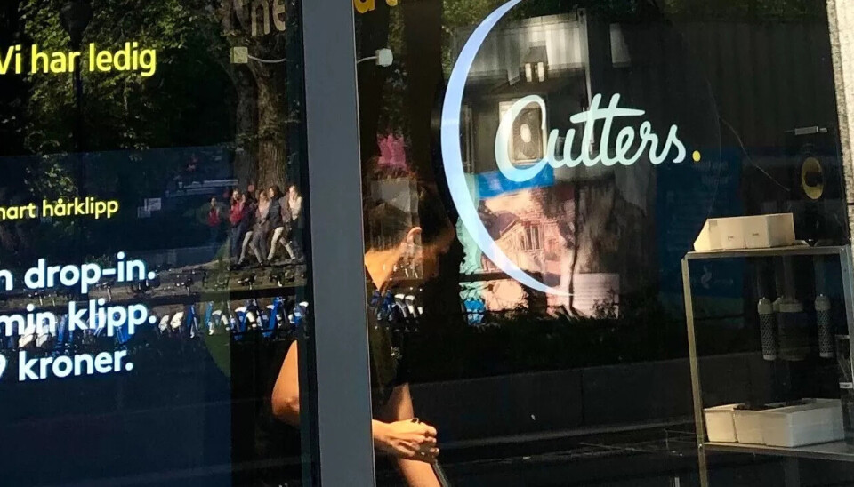 Frisørkjeden Cutters har innført frivillig seks timers dag, men uten full lønnskompensasjon Frisørkjeden Cutters har innført frivillig seks timers dag, men uten full lønnskompensasjon