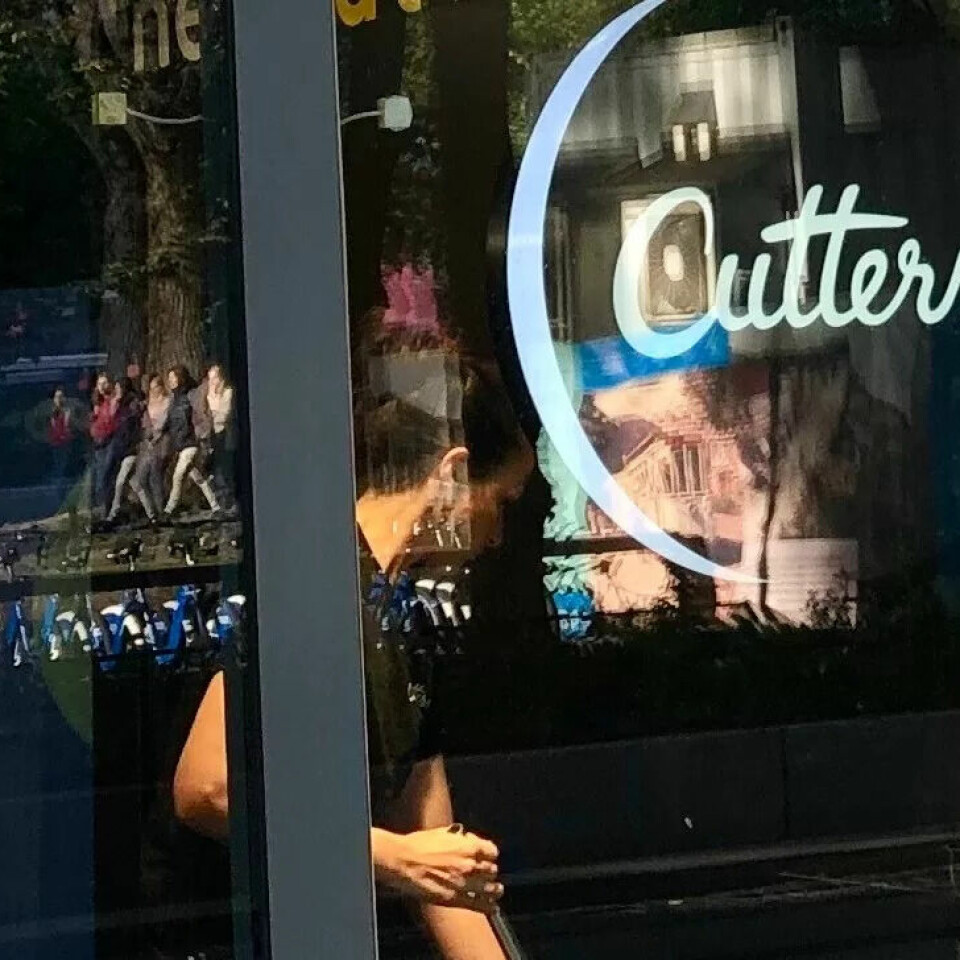 Frisørkjeden Cutters har innført frivillig seks timers dag, men uten full lønnskompensasjon Frisørkjeden Cutters har innført frivillig seks timers dag, men uten full lønnskompensasjon