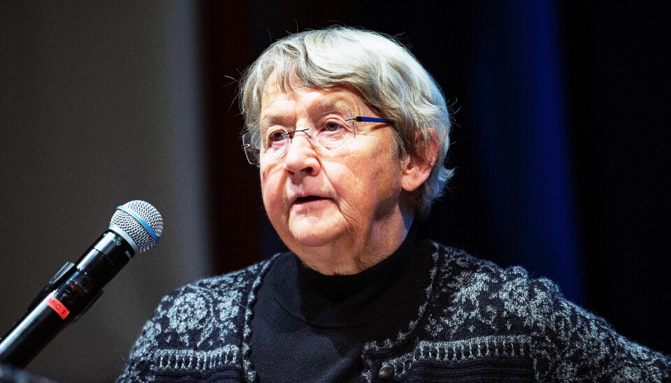 –Det er velkjent at vi har fått et pensjonssystem som favoriserer menn med god helse og lette jobber, kommenterer arbeidsmedisiner og lege Ebba Wergeland. –Det er velkjent at vi har fått et pensjonssystem som favoriserer menn med god helse og lette jobber, kommenterer arbeidsmedisiner og lege Ebba Wergeland.