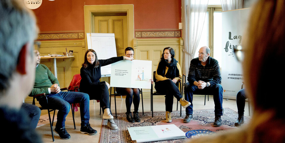 PREKESJAPPE: I prekesjappene får alle ansatte tid til å reflektere og diskutere egne holdninger til jobben. Prosjektleder Beate Midttun i midten. PREKESJAPPE: I prekesjappene får alle ansatte tid til å reflektere og diskutere egne holdninger til jobben. Prosjektleder Beate Midttun i midten.
