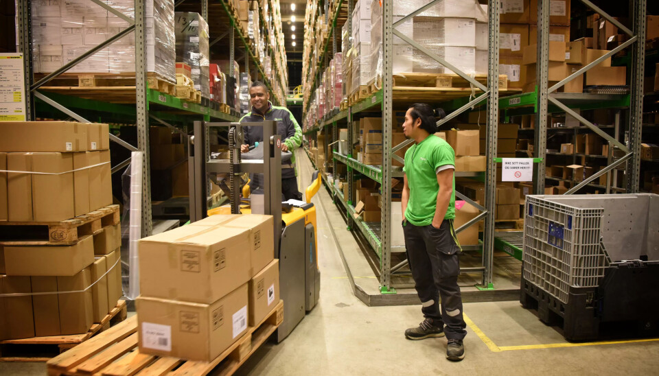 LAVTLØNNET: Sousa Helsio (f.v.) og Ferdinand Barrera trives og jobber gjerne mye, men er helt enig i at Bring Warehousing ligger for lavt lønnsmessig. LAVTLØNNET: Sousa Helsio (f.v.) og Ferdinand Barrera trives og jobber gjerne mye, men er helt enig i at Bring Warehousing ligger for lavt lønnsmessig.