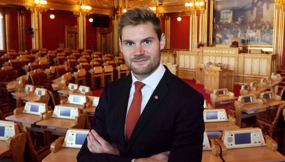 Nils Kristen Sandtrøen mener regjeringen bryter med stortingsvedtak i forhold til feriepenger og lønnskompensasjon., Nils Kristen Sandtrøen mener regjeringen bryter med stortingsvedtak i forhold til feriepenger og lønnskompensasjon.,