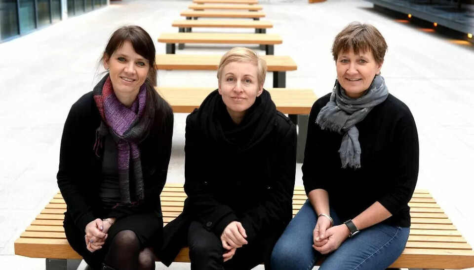 Fagforbundets Mette Nord (til høyre) og Spekters Anne-Kari Bratten (til venstre) vil deltidskulturen til livs. Her er de sammen med AFI-forsker Cathrine Egeland (i midten), som har sett på hvorfor kvinner velger deltid. Fagforbundets Mette Nord (til høyre) og Spekters Anne-Kari Bratten (til venstre) vil deltidskulturen til livs. Her er de sammen med AFI-forsker Cathrine Egeland (i midten), som har sett på hvorfor kvinner velger deltid.