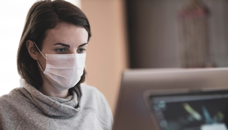 MASKE PÅ KONTORET: I flere land blir det påbudt å bruke ansiktsmasker på kontoret. Dette kan også bli aktuelt i Norge når vi skal tilbake på jobb. MASKE PÅ KONTORET: I flere land blir det påbudt å bruke ansiktsmasker på kontoret. Dette kan også bli aktuelt i Norge når vi skal tilbake på jobb.
