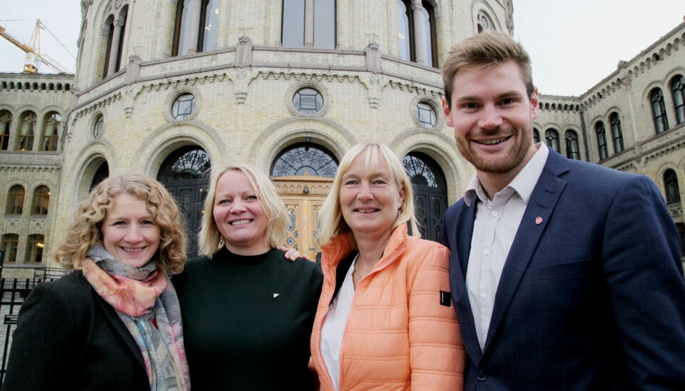 Nye på tinget. Tuva Moflag, Mona Fagerås, Kirsti Leirtrø, Nils Kristen Sandtrøen. Nye på tinget. Tuva Moflag, Mona Fagerås, Kirsti Leirtrø, Nils Kristen Sandtrøen.
