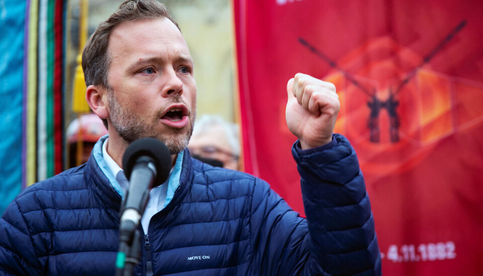 Lysbakken mener at historien om bruk av tvungen lønnsnemnd viser at terskelen er blitt for lav og at streikeretten i praksis har blitt begrenset for store grupper. Lysbakken mener at historien om bruk av tvungen lønnsnemnd viser at terskelen er blitt for lav og at streikeretten i praksis har blitt begrenset for store grupper.