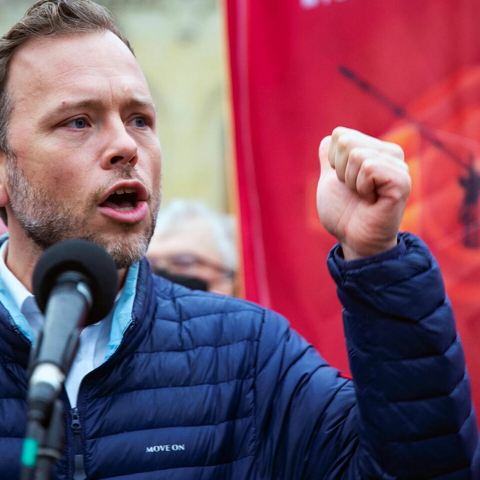 Lysbakken mener at historien om bruk av tvungen lønnsnemnd viser at terskelen er blitt for lav og at streikeretten i praksis har blitt begrenset for store grupper. Lysbakken mener at historien om bruk av tvungen lønnsnemnd viser at terskelen er blitt for lav og at streikeretten i praksis har blitt begrenset for store grupper.