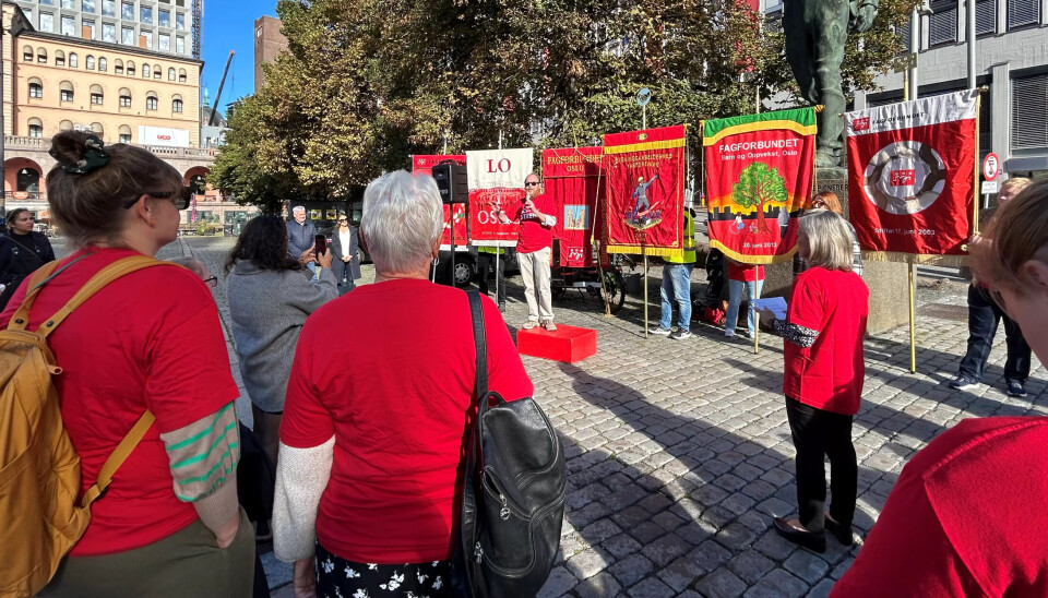 DEMONSTRERTE: Ansatte, berørte og pårørende møttes på Youngstorget etter at den historiske streiken startet. DEMONSTRERTE: Ansatte, berørte og pårørende møttes på Youngstorget etter at den historiske streiken startet.