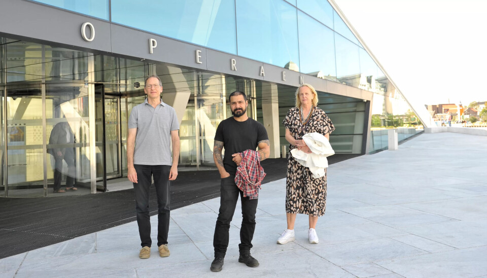 PENSJONSKAMP: De tillitsvalgte ved Den Norske Opera & Ballett er spente før meklingen mellom LO Stat og Spekter torsdag. Fra venstre: Jan Koop (Creo), Sven Undheim (Fagforbundet) og Runa Flaa (NTL). PENSJONSKAMP: De tillitsvalgte ved Den Norske Opera & Ballett er spente før meklingen mellom LO Stat og Spekter torsdag. Fra venstre: Jan Koop (Creo), Sven Undheim (Fagforbundet) og Runa Flaa (NTL).
