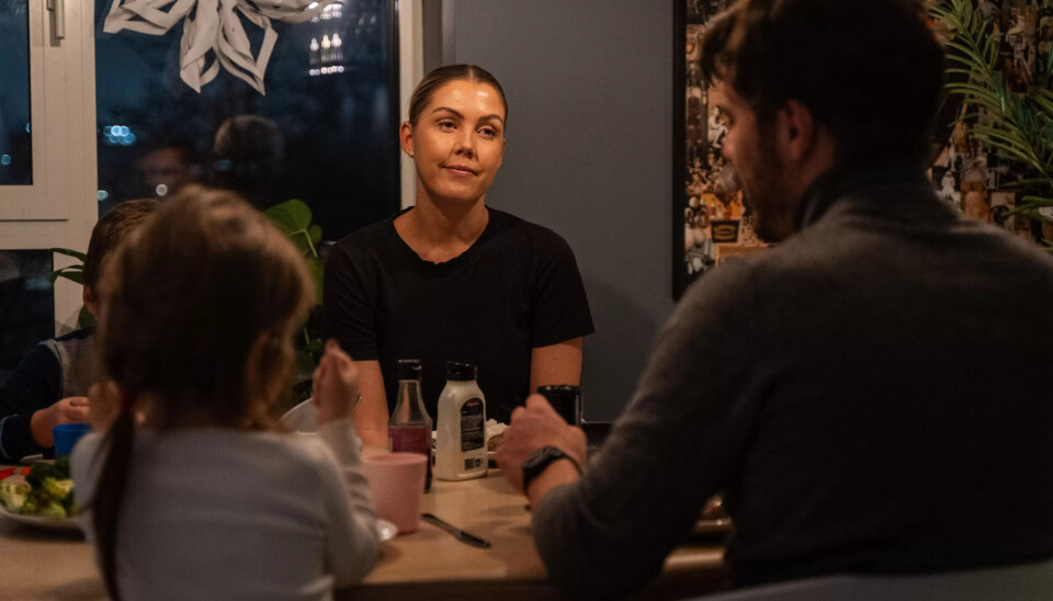 FRAVÆR PÅ JOBBEN: – Om det er krise på sykehuset, er jeg ganske standhaftig på at jeg er nødt til å gå på jobb, sier sykepleier Julie Christine Myhrvold. FRAVÆR PÅ JOBBEN: – Om det er krise på sykehuset, er jeg ganske standhaftig på at jeg er nødt til å gå på jobb, sier sykepleier Julie Christine Myhrvold.