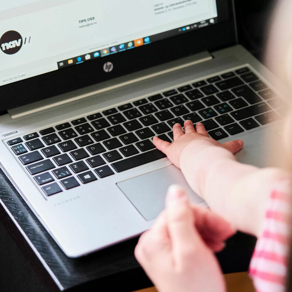 Arbeidsgiver har forsikring hvis det blir brann på kontoret. Men hvilken forsikring gjelder hvis PCen begynner å brenne på hjemmekontoret og huset brenner ned? Arbeidsgiver har forsikring hvis det blir brann på kontoret. Men hvilken forsikring gjelder hvis PCen begynner å brenne på hjemmekontoret og huset brenner ned?
