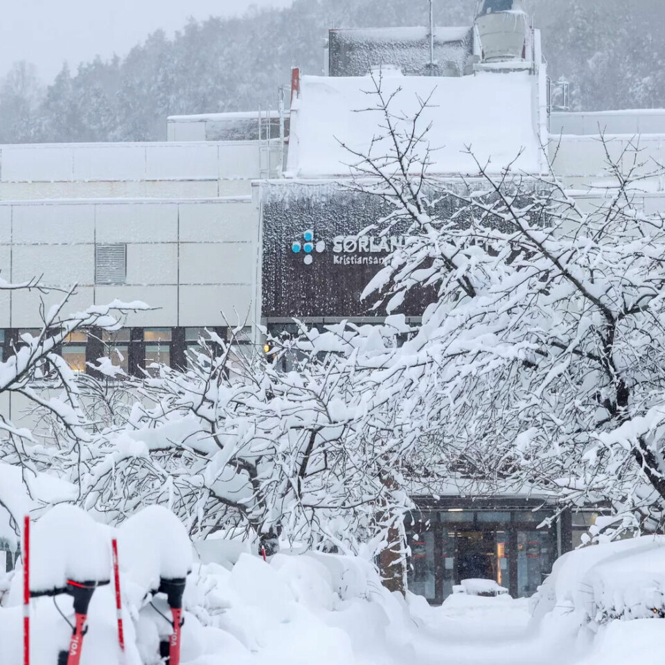 Det er de ansattes ansvar å komme seg på jobb i snøværet, opplyser ledelsen på Sørlandet sykehus. Det er de ansattes ansvar å komme seg på jobb i snøværet, opplyser ledelsen på Sørlandet sykehus.
