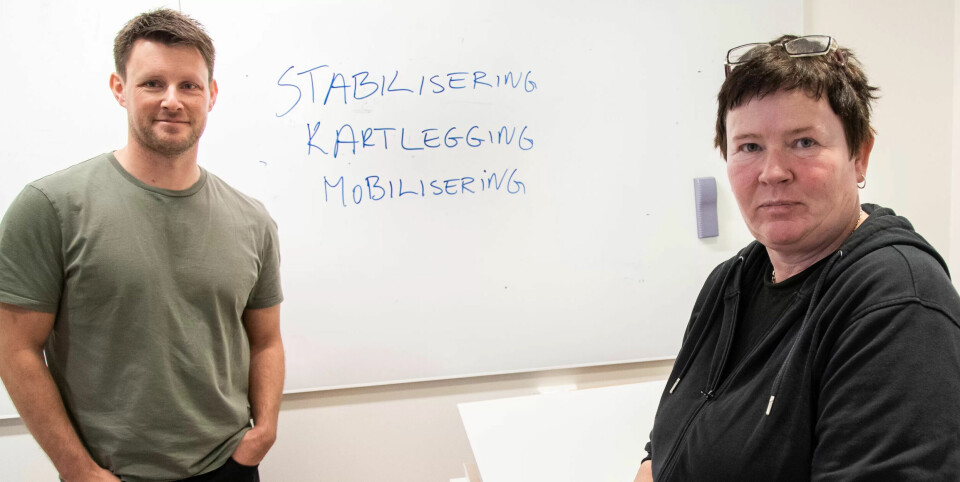 UNNGÅ FLYTTING: Magnus Brække, barnevernspedagog, og Mirjam Nuttall, miljøarbeider, er to av Støttespillerne som skal hjelpe institusjoner med tiltak for barn og unge som er til fare for seg selv eller andre slik at de skal slippe å flytte. UNNGÅ FLYTTING: Magnus Brække, barnevernspedagog, og Mirjam Nuttall, miljøarbeider, er to av Støttespillerne som skal hjelpe institusjoner med tiltak for barn og unge som er til fare for seg selv eller andre slik at de skal slippe å flytte.