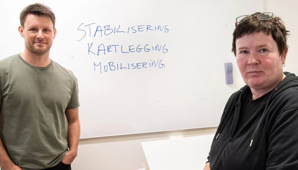 UNNGÅ FLYTTING: Magnus Brække, barnevernspedagog, og Mirjam Nuttall, miljøarbeider, er to av Støttespillerne som skal hjelpe institusjoner med tiltak for barn og unge som er til fare for seg selv eller andre slik at de skal slippe å flytte. UNNGÅ FLYTTING: Magnus Brække, barnevernspedagog, og Mirjam Nuttall, miljøarbeider, er to av Støttespillerne som skal hjelpe institusjoner med tiltak for barn og unge som er til fare for seg selv eller andre slik at de skal slippe å flytte.