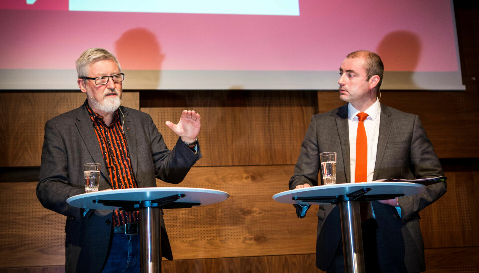 UTSATT: LOs nestleder Tor-Arne Solbakken (t.v.) og arbeidsminister Robert Eriksson (Frp) diskuterte pensjon forrige uke. Nå har Erikssons departement utsatt publiseringen av pensjonsrapporten. UTSATT: LOs nestleder Tor-Arne Solbakken (t.v.) og arbeidsminister Robert Eriksson (Frp) diskuterte pensjon forrige uke. Nå har Erikssons departement utsatt publiseringen av pensjonsrapporten.