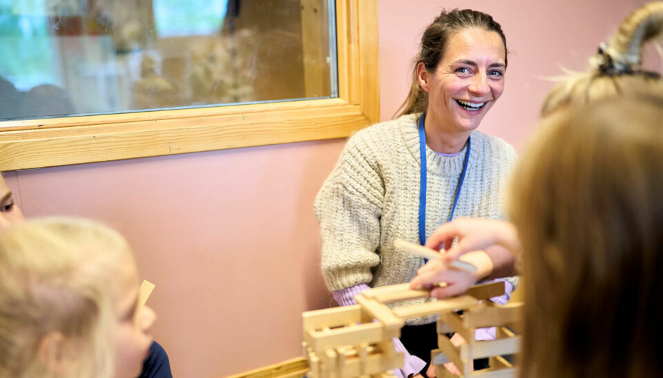 STORFORNØYD: Barne- og ungdomsarbeider Siv Helen Loe har funnet seg godt til rette i den nye rollen sin, der hun jobber en uke på hver av de fire basene i Brøset barnehage. STORFORNØYD: Barne- og ungdomsarbeider Siv Helen Loe har funnet seg godt til rette i den nye rollen sin, der hun jobber en uke på hver av de fire basene i Brøset barnehage.