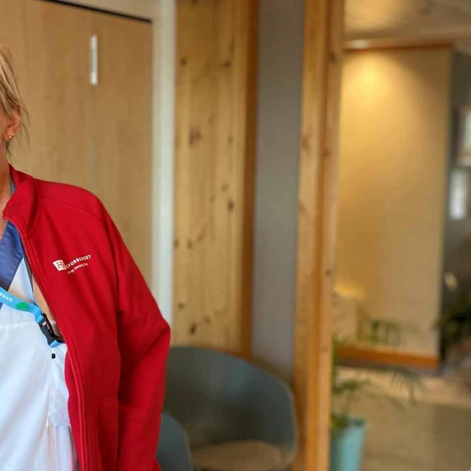 – Da dette kom i mars, rakk vi ikke grue oss, da handlet vi jo bare. Nå vet vi hva det innebærer å få smitte inn på hjemmet. Vi vet hvor krevende det er å stå i det, sier miljøterapeut Linda Saraby. – Da dette kom i mars, rakk vi ikke grue oss, da handlet vi jo bare. Nå vet vi hva det innebærer å få smitte inn på hjemmet. Vi vet hvor krevende det er å stå i det, sier miljøterapeut Linda Saraby.