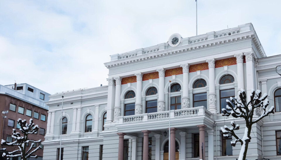 FORTVILELSE: Mange er fortvilte etter at de fikk brev med krav om å betale tilbake deler av lønna si fra Skien kommune - her representert ved rådhuset. FORTVILELSE: Mange er fortvilte etter at de fikk brev med krav om å betale tilbake deler av lønna si fra Skien kommune - her representert ved rådhuset.