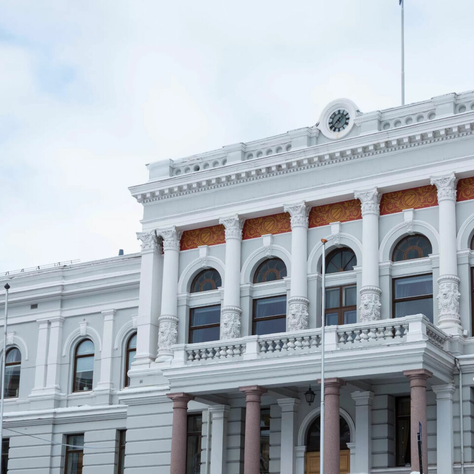 FORTVILELSE: Mange er fortvilte etter at de fikk brev med krav om å betale tilbake deler av lønna si fra Skien kommune - her representert ved rådhuset. FORTVILELSE: Mange er fortvilte etter at de fikk brev med krav om å betale tilbake deler av lønna si fra Skien kommune - her representert ved rådhuset.