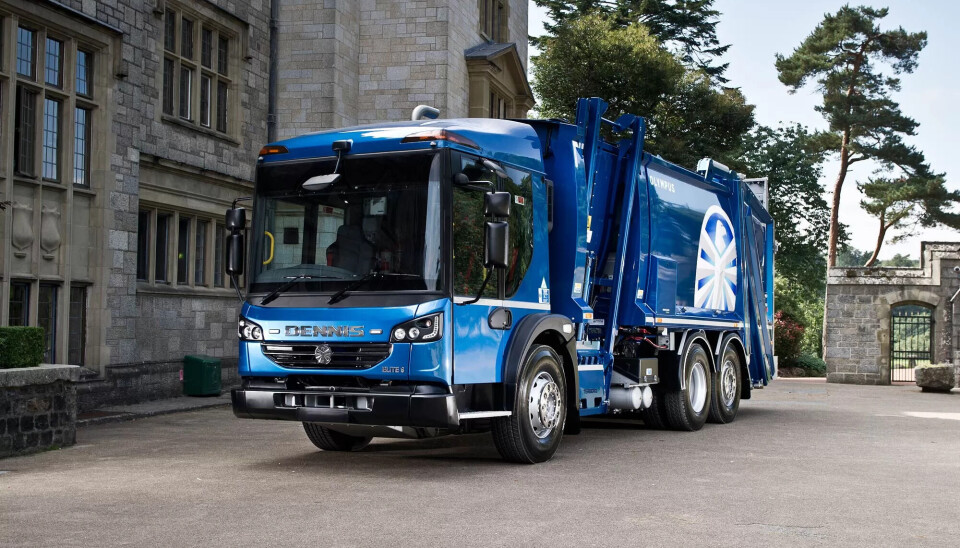 FULLELEKTRISK: To slike biler fra britiske Dennis Eagle, med opptil ni timer arbeidstid per lading, vil hente avfalli Sarpsborg fra neste høst. FULLELEKTRISK: To slike biler fra britiske Dennis Eagle, med opptil ni timer arbeidstid per lading, vil hente avfalli Sarpsborg fra neste høst.