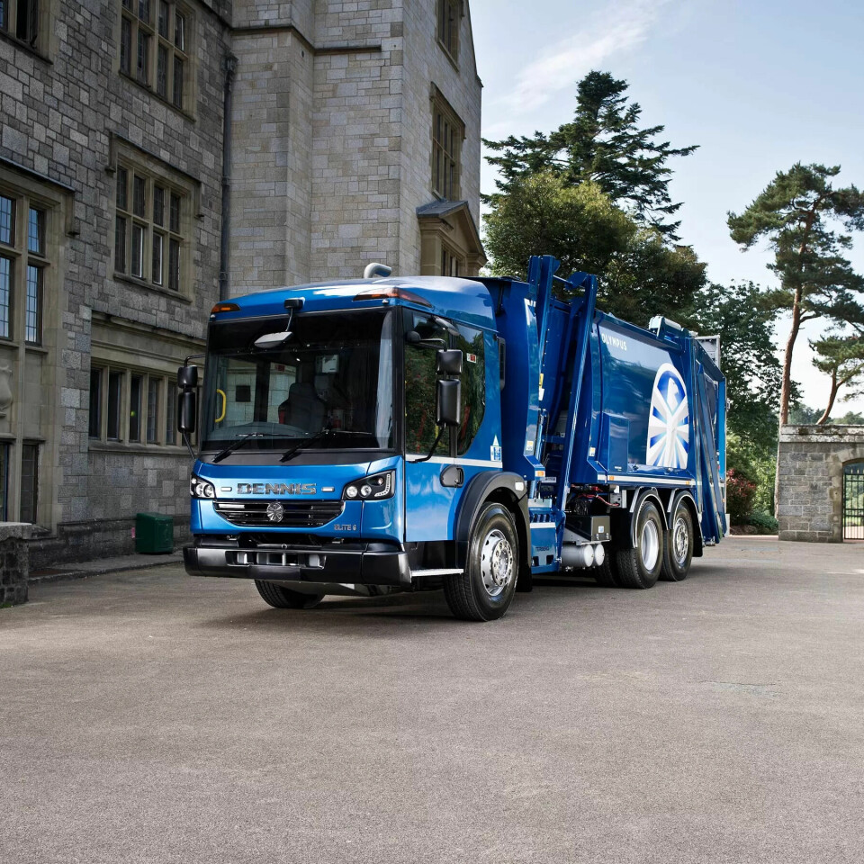 FULLELEKTRISK: To slike biler fra britiske Dennis Eagle, med opptil ni timer arbeidstid per lading, vil hente avfalli Sarpsborg fra neste høst. FULLELEKTRISK: To slike biler fra britiske Dennis Eagle, med opptil ni timer arbeidstid per lading, vil hente avfalli Sarpsborg fra neste høst.