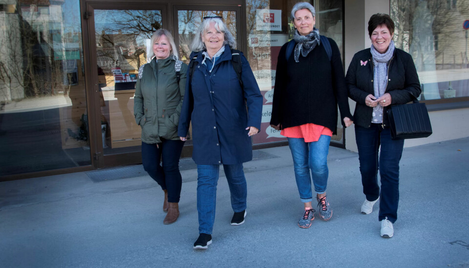 BESØKTE FAGARBEIDERE: Leder for Seksjon kirke, kultur og oppvekst, Mette Henriksen Aas, hadde invitert seg selv til Flora for å få informasjon om modellen med to barnehagelærere på hver avdeling. Fra v: plasstillitsvalgt Aud Rasmussen, Henriksen Aas, fagarbeider Reidun Book Bjerck og hovedtillitsvalgt Wenche Kvalvik. BESØKTE FAGARBEIDERE: Leder for Seksjon kirke, kultur og oppvekst, Mette Henriksen Aas, hadde invitert seg selv til Flora for å få informasjon om modellen med to barnehagelærere på hver avdeling. Fra v: plasstillitsvalgt Aud Rasmussen, Henriksen Aas, fagarbeider Reidun Book Bjerck og hovedtillitsvalgt Wenche Kvalvik.