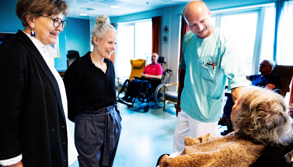 PRIVATISERNG: Leder Mette Nord i Fagforbundet (t.v.) og SV-leder Kirsti Bergstø er kritiske til at Høyre-byrådet i Oslo legger fire sykehjem ut på anbud. PRIVATISERNG: Leder Mette Nord i Fagforbundet (t.v.) og SV-leder Kirsti Bergstø er kritiske til at Høyre-byrådet i Oslo legger fire sykehjem ut på anbud.