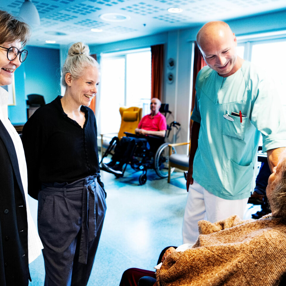 PRIVATISERNG: Leder Mette Nord i Fagforbundet (t.v.) og SV-leder Kirsti Bergstø er kritiske til at Høyre-byrådet i Oslo legger fire sykehjem ut på anbud. PRIVATISERNG: Leder Mette Nord i Fagforbundet (t.v.) og SV-leder Kirsti Bergstø er kritiske til at Høyre-byrådet i Oslo legger fire sykehjem ut på anbud.