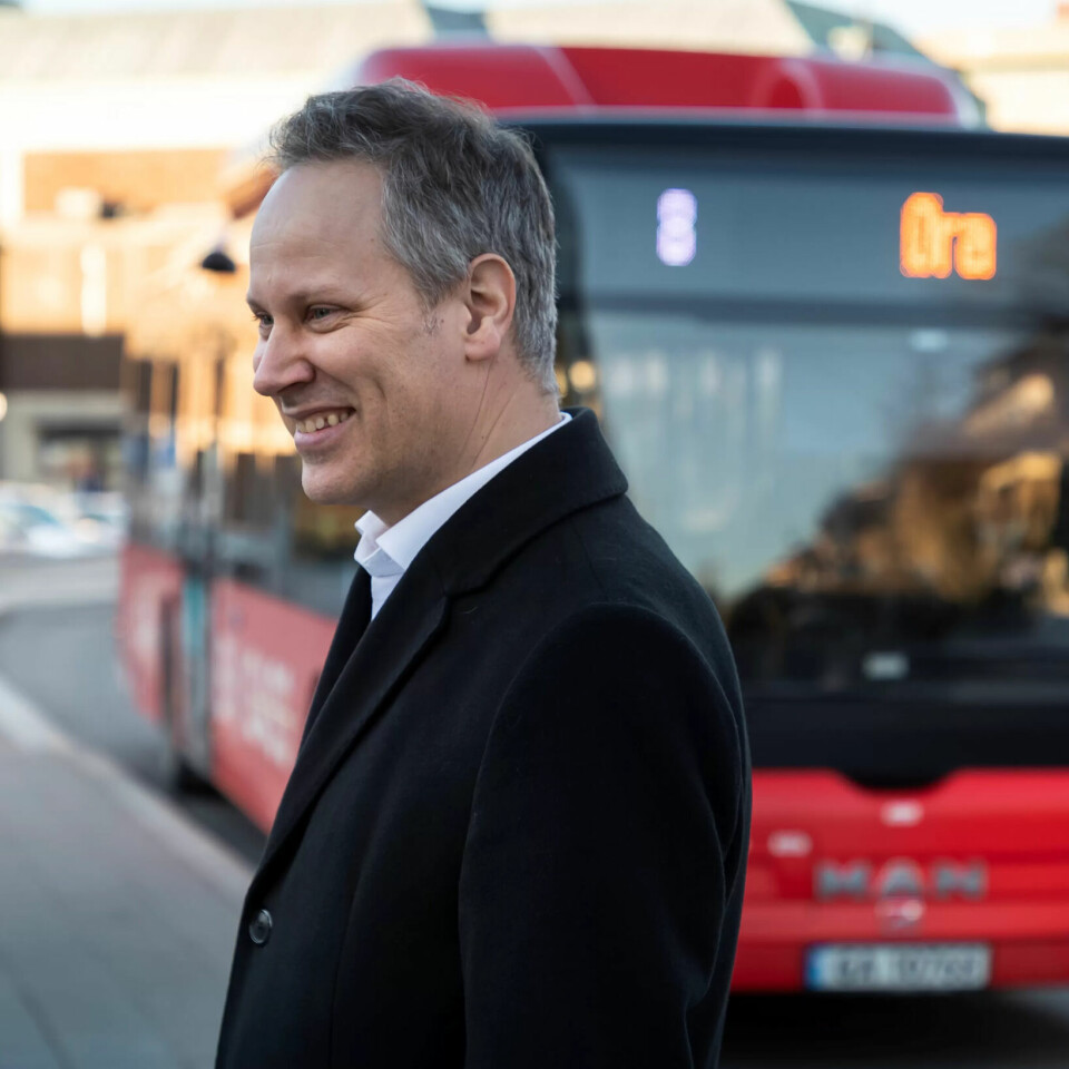 HOLDER BRANSJEN I ØRA: En ny EU-pakke som regulerer varetransport på tvers av norskegrensa, viser seg å inneholde flere av grepene Fagforbundet post og finans etterspør også for det innenlands markedet. Nå vurderer samferdselsminister Jon-Ivar Nygård (bildet) å innføre dem. HOLDER BRANSJEN I ØRA: En ny EU-pakke som regulerer varetransport på tvers av norskegrensa, viser seg å inneholde flere av grepene Fagforbundet post og finans etterspør også for det innenlands markedet. Nå vurderer samferdselsminister Jon-Ivar Nygård (bildet) å innføre dem.