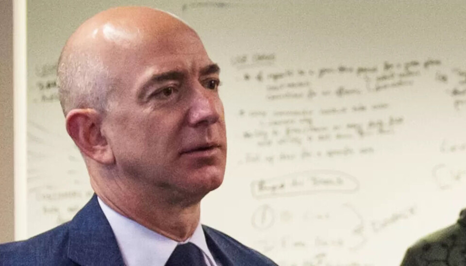 Jeff Bezos er en av verdens rikeste menn. Nå anklages selskapet hans, Amazon, for å spionere på fagorganiserte. Jeff Bezos er en av verdens rikeste menn. Nå anklages selskapet hans, Amazon, for å spionere på fagorganiserte.