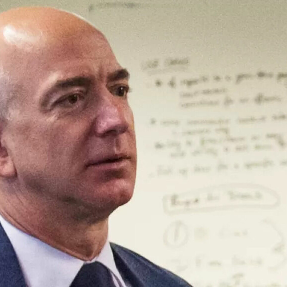 Jeff Bezos er en av verdens rikeste menn. Nå anklages selskapet hans, Amazon, for å spionere på fagorganiserte. Jeff Bezos er en av verdens rikeste menn. Nå anklages selskapet hans, Amazon, for å spionere på fagorganiserte.