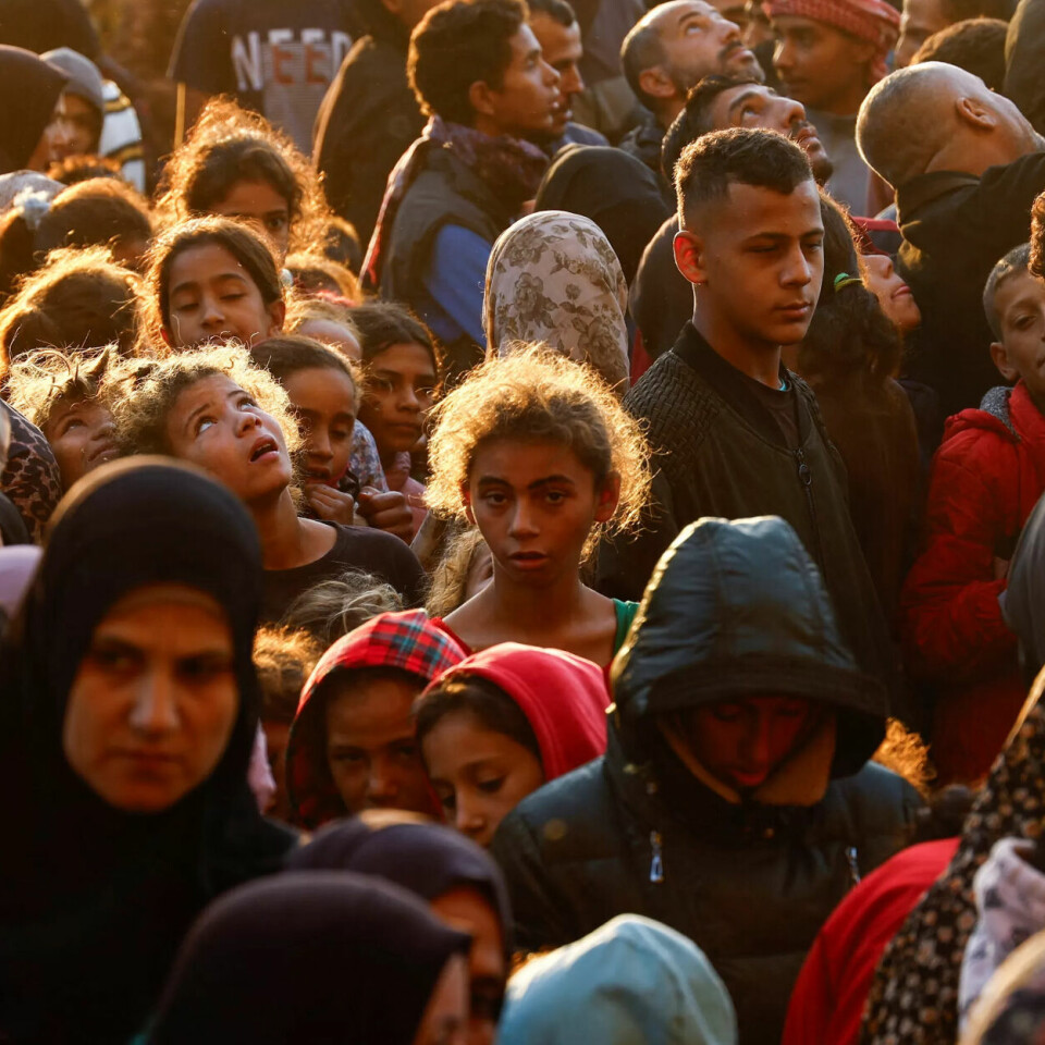 UTSATT: Det okkuperte området Gaza-stripen er blant stedene Fagforbundet vil forby norske bedrifter å investere i, direkte eller indirekte. Bildet viser mennesker som står i kø ved et bakeri i Khan Younis i sørlige Gaza 28. oktober 2024. UTSATT: Det okkuperte området Gaza-stripen er blant stedene Fagforbundet vil forby norske bedrifter å investere i, direkte eller indirekte. Bildet viser mennesker som står i kø ved et bakeri i Khan Younis i sørlige Gaza 28. oktober 2024.