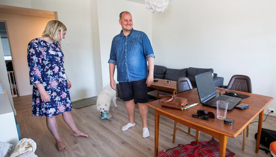 NYTT HJEM: I de tre siste månedene har Henriett Skou Røed og Jord Nylenna hatt hjemmekontor på hytta mens leiligheten ble pusset opp. Nå er de tilbake i Oslo og pakker ut. NYTT HJEM: I de tre siste månedene har Henriett Skou Røed og Jord Nylenna hatt hjemmekontor på hytta mens leiligheten ble pusset opp. Nå er de tilbake i Oslo og pakker ut.