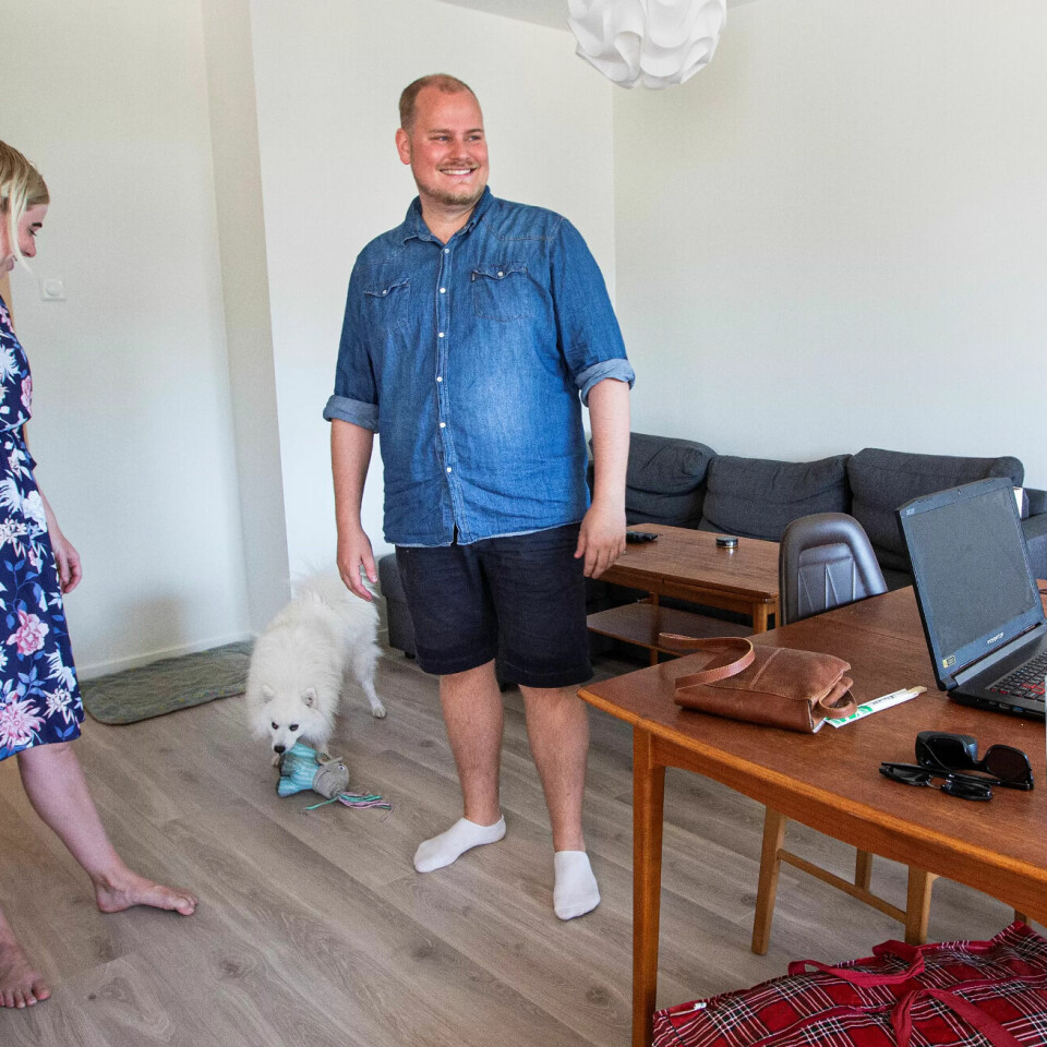 NYTT HJEM: I de tre siste månedene har Henriett Skou Røed og Jord Nylenna hatt hjemmekontor på hytta mens leiligheten ble pusset opp. Nå er de tilbake i Oslo og pakker ut. NYTT HJEM: I de tre siste månedene har Henriett Skou Røed og Jord Nylenna hatt hjemmekontor på hytta mens leiligheten ble pusset opp. Nå er de tilbake i Oslo og pakker ut.
