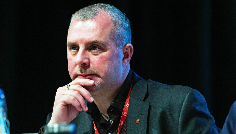– Foreløpig må vi vurdere ulike veier fram til en arbeidstidsreform med redusert arbeidstid. Vi kan ikke låse oss til én løsning, sier Roger Heimli. – Foreløpig må vi vurdere ulike veier fram til en arbeidstidsreform med redusert arbeidstid. Vi kan ikke låse oss til én løsning, sier Roger Heimli.