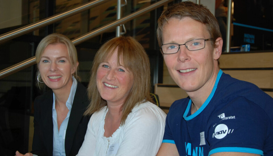GODT VAL: (F.v) Tonje Thorbjørnsen, Mona Ottersen og Frode Rønsberg oppmodar kvinner og menn til å velje helsearbeiderfaget. GODT VAL: (F.v) Tonje Thorbjørnsen, Mona Ottersen og Frode Rønsberg oppmodar kvinner og menn til å velje helsearbeiderfaget.
