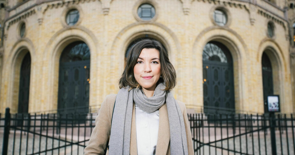 Hun vil at arbeidsfolk i perioder skal få lov til å jobbe noe mer, og hun vil ha en ny kategori i arbeidsmiljøloven. Anna Molberg sitter på Stortinget for Høyre. Hun vil at arbeidsfolk i perioder skal få lov til å jobbe noe mer, og hun vil ha en ny kategori i arbeidsmiljøloven. Anna Molberg sitter på Stortinget for Høyre.
