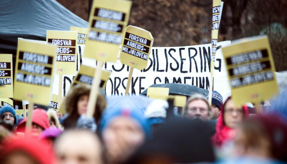 28. januar 2015 samlet hele fagbevegelsen seg til streik mot at den blåblå regjeringa ville liberalisere arbeidsmiljøloven. Nå kan forskerne oppsummere at reformen ikke hadde noen effekt. 28. januar 2015 samlet hele fagbevegelsen seg til streik mot at den blåblå regjeringa ville liberalisere arbeidsmiljøloven. Nå kan forskerne oppsummere at reformen ikke hadde noen effekt.