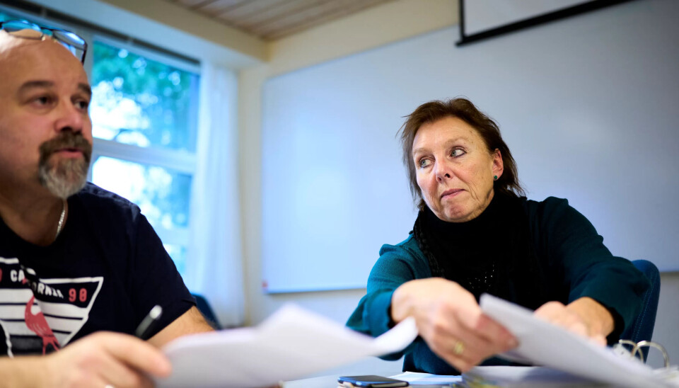 NYE KONTRAKTER: Etter at Team Olivia kjøpte opp barnevernsinstitusjonen Inger Robertsen jobber på, ble hun sagt opp. Hun fikk tilbud om å signere ny kontrakt, med samtykke til å jobbe inntil 60 timer i uka. Plasstillitsvalgt Jon Rune Nyheim begynte i jobben etter at endringene var gjennomført. NYE KONTRAKTER: Etter at Team Olivia kjøpte opp barnevernsinstitusjonen Inger Robertsen jobber på, ble hun sagt opp. Hun fikk tilbud om å signere ny kontrakt, med samtykke til å jobbe inntil 60 timer i uka. Plasstillitsvalgt Jon Rune Nyheim begynte i jobben etter at endringene var gjennomført.