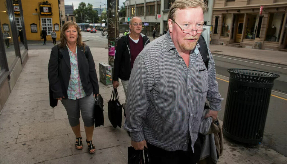 STORMEKLING: Forhandlingsdelegasjonen til LO Stat var klare for en skikkelig langøkt da de ankom Riksmekleren tirsdag morgen. Fra venstre Lise Olsen, Øystein Gudbrands og forhandlingsleder Eivind Gran. STORMEKLING: Forhandlingsdelegasjonen til LO Stat var klare for en skikkelig langøkt da de ankom Riksmekleren tirsdag morgen. Fra venstre Lise Olsen, Øystein Gudbrands og forhandlingsleder Eivind Gran.