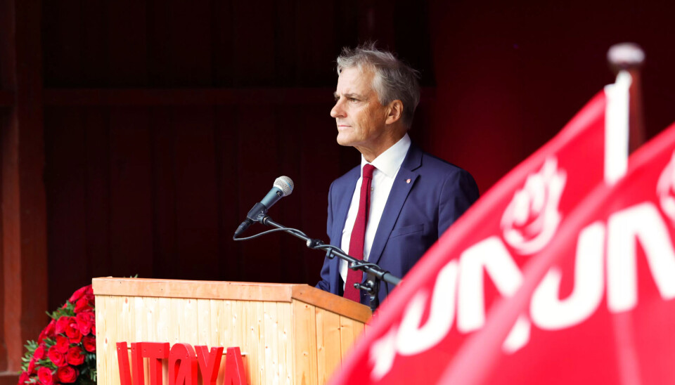 Jonas Gahr Støre under minnemarkeringen på Utøya. Jonas Gahr Støre under minnemarkeringen på Utøya.