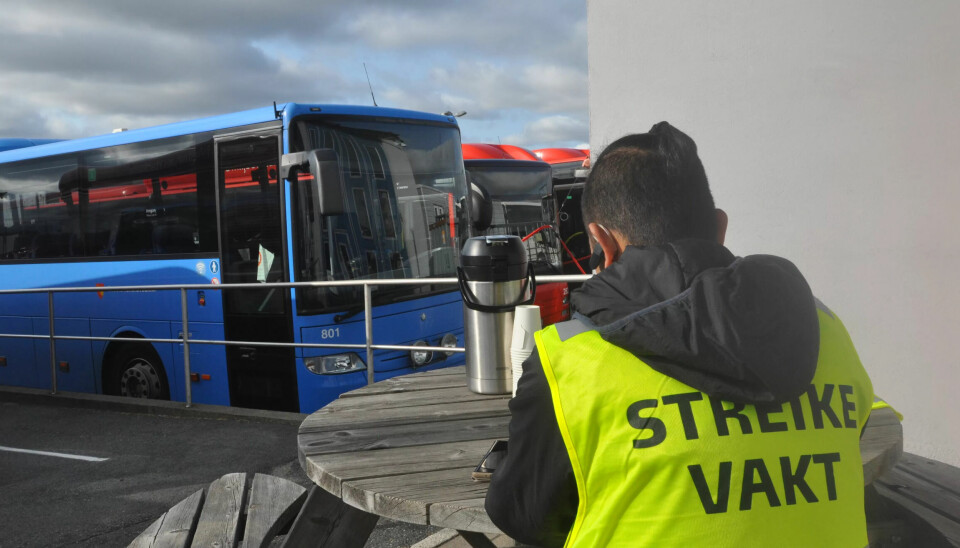 Nå gjenopptar sjåførene og arbeidsgiverne meklinga: Busstreiken kan gå mot slutten