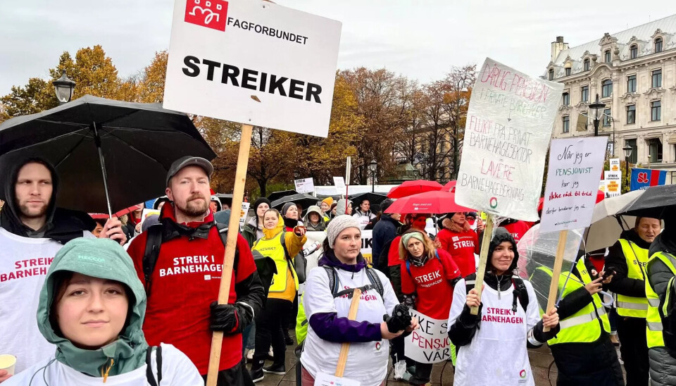 PROTEST: Fra fanemarkeringen utenfor Stortinget på torsdag. PROTEST: Fra fanemarkeringen utenfor Stortinget på torsdag.
