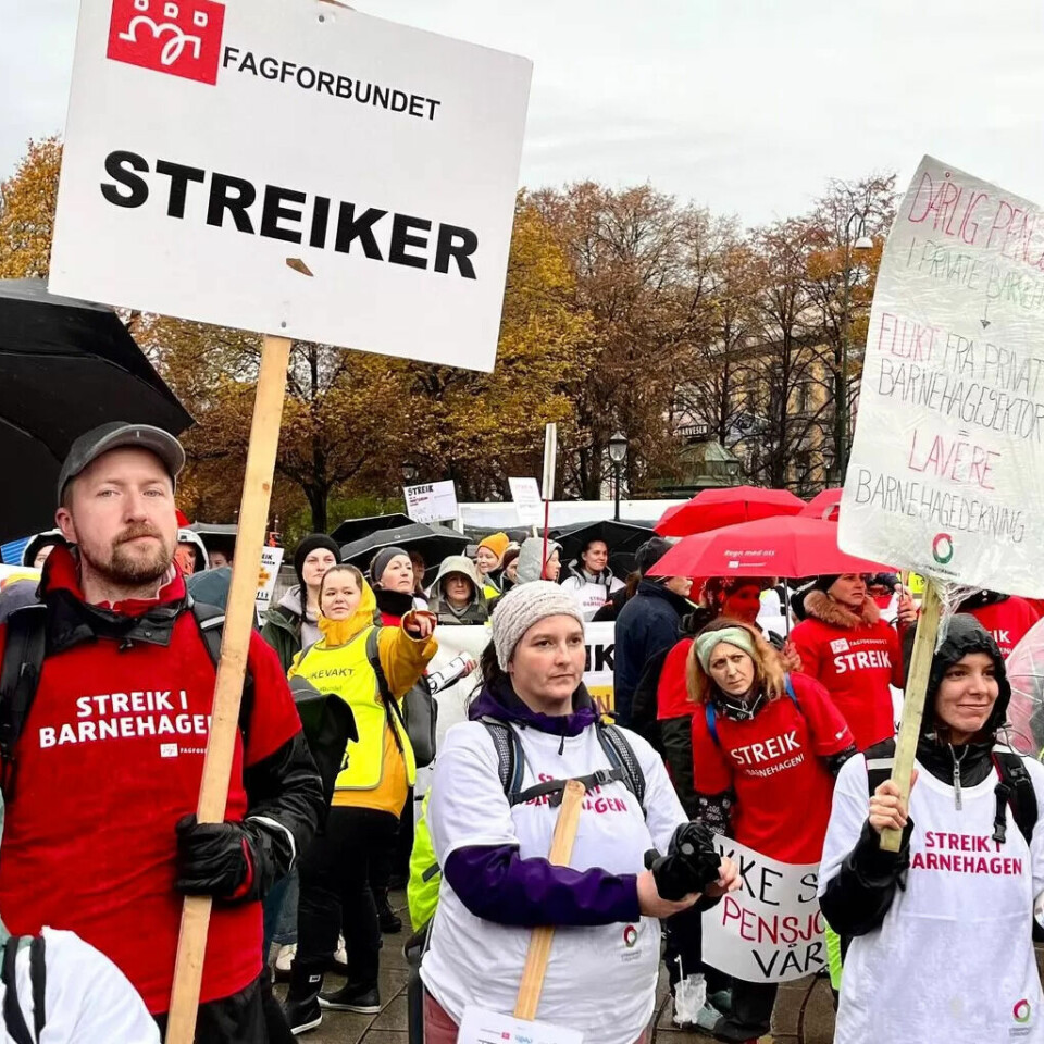PROTEST: Fra fanemarkeringen utenfor Stortinget på torsdag. PROTEST: Fra fanemarkeringen utenfor Stortinget på torsdag.