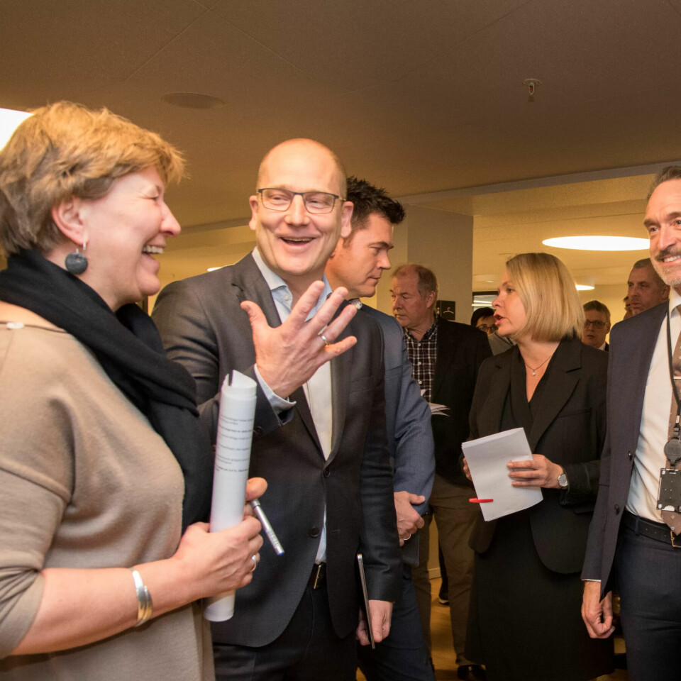 GOD STEMNING: Det var god stemning mellom partene i lønnsoppgjøret for de kommuneansatte, og de ble enige på rekordtid. Fra v: Mette Nord, LO Kommune, Steffen Handal, UNIO og Tor Arne Gangsø, forhandlingsleder i KS. GOD STEMNING: Det var god stemning mellom partene i lønnsoppgjøret for de kommuneansatte, og de ble enige på rekordtid. Fra v: Mette Nord, LO Kommune, Steffen Handal, UNIO og Tor Arne Gangsø, forhandlingsleder i KS.