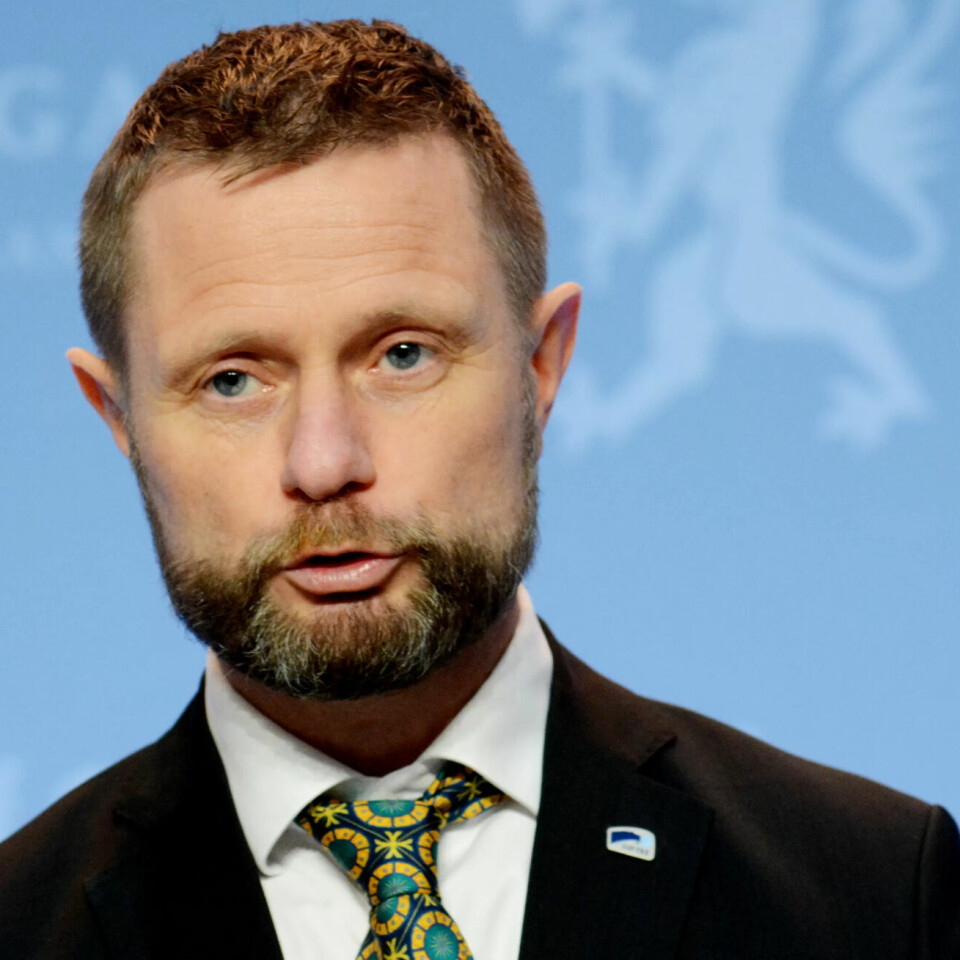 Helse- og omsorgsminister Bent Høie (H) mener at såkalte ostehøvelkutt ikke kan forklare hvorfor Danmark tester flere virusprøver for mutasjoner enn Norge. Helse- og omsorgsminister Bent Høie (H) mener at såkalte ostehøvelkutt ikke kan forklare hvorfor Danmark tester flere virusprøver for mutasjoner enn Norge.