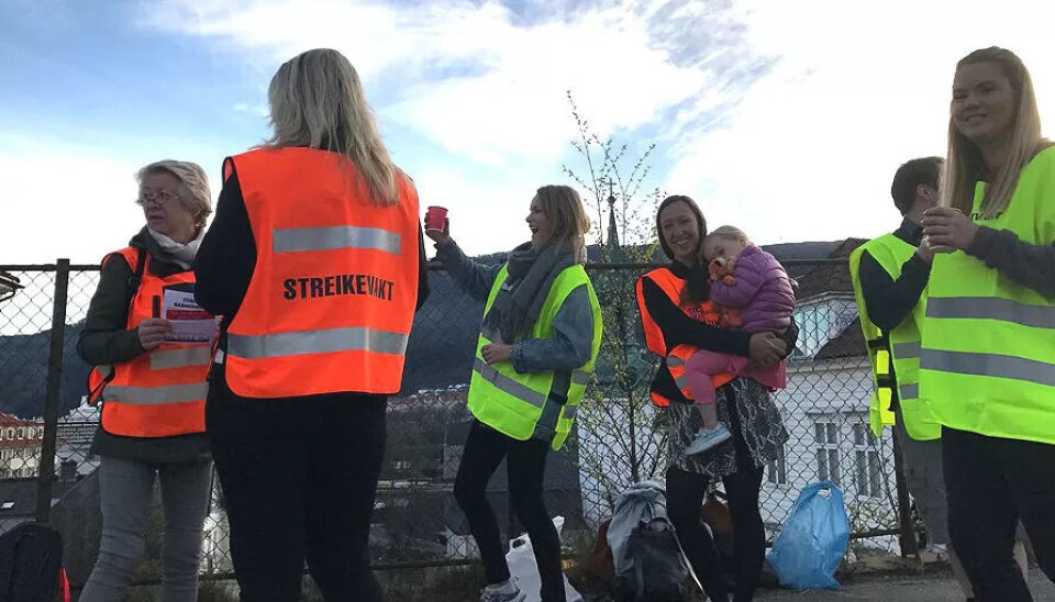 HUMØR: Kampviljen og humøret er på topp utenfor Akasia Nykirken barnehage. HUMØR: Kampviljen og humøret er på topp utenfor Akasia Nykirken barnehage.